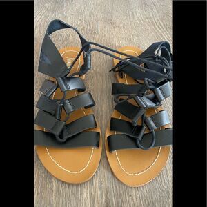 🆕 Neiman Marcus Women Skye Gladiator Sandals Sz 8